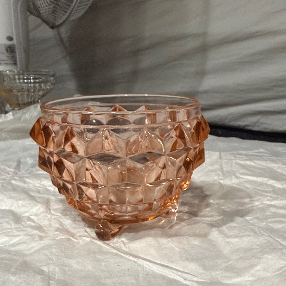 Elegant Crystal Glass Bowl in Peach